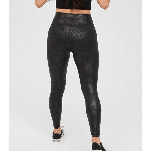 Offline By Aerie The Hugger Crossover Waist Crackled Legging Women Small Black - Picture 8 of 8